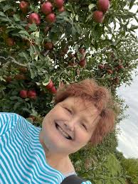 Since the mid-60's our family has been going every Columbus Day Weekend to  the Mill Neck Apple Festival. Apples, cheese, Karl Ehmer bratwurst, fudge,  kids games….lots of fun. With the forecast tomorrow,