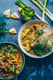 Kichererbsen Brokkoli Curry Eintopf Mit Glasnudeln Klara S Life Rezept Glasnudeln Rezept Glasnudeln Kichererbsen