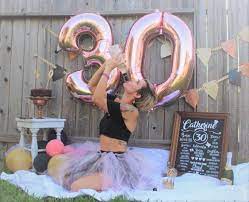 Shah ruchika saved to 30th birthday ideas for women. Drinking Photoshoot Wine Bigballoons 30th Birthday Sesiones De Fotos De Cumpleanos Foto De Cumpleanos Fotos De Cumpleanos