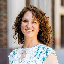 Linda Braden's Instagram, Twitter & Facebook