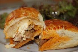 Blatterteig Mit Gyrosfullung Und Feta Kase Von Paddingtone Chefkoch Blatterteig Lebensmittel Essen Blatterteig Rezepte Suss