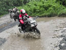 Apalagi dikalangan para remaja, motor ini seakan. Komparasi Turing Motor Sport 250 Cc Dijajal Jakarta Purwakarta Mana Yang Paling Asik Buat Jalan Jauh Gridoto Com