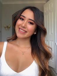 Leslie Mae's Instagram, Twitter & Facebook