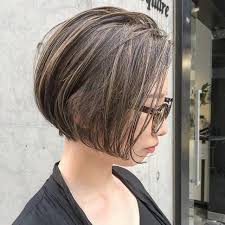 大人のショートbob ダークグレージュ 細ーいハイライト ショートヘアにもハイライトを入れると大人っぽく見えて素敵です ハイライトを細めに入れれば色落ちしても派手になりすぎないです ハイライトが初めての方もお気軽にご相談下さい お客様の