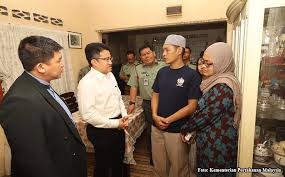 Semoga senarai menteri kabinet malaysia terkini ini mampu membawa malaysia ke arah negara lebih maju! Timbalan Menteri Pertahanan Ziarah Keluarga Anggota Tentera Kehilangan Anak Air Times News Network