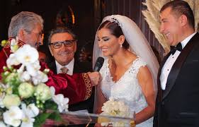 Hande fırat'ın, genelkurmay başkanının bazı komutanlarla birlikte rehin tutulduğuna yönelik iddialar bulunuyor. Hande Firat Ve Esi Murat Ozvardar Suriye Deki Yagmalama Iddialarina Yanit Verdi Tamga Turk