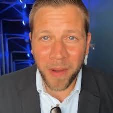 Sam Wachtel's Instagram, Twitter & Facebook