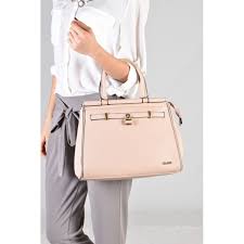 En cas de pluie, veillez à le protéger à l'aide d'un parapluie ou, mieux encore, d'une housse de pluie transparente pour sac. Dalery Com Maroquinier Mon Test Et Avis Sur Mon Sac So Chic Une Vie A 5