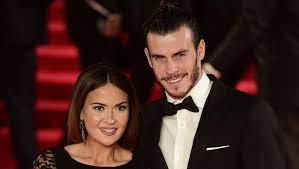 Gareth frank bale (born 16 july 1989) is a welsh professional footballer who plays as a winger for premier league club tottenham hotspur, on loan from real madrid of la liga. Emma Rhys Jones Das Ist Die Frau Von Fussball Superstar Gareth Bale Mannersache