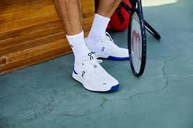 Der tennisstar ist mitbesitzer von on, spirig steht bei der firma unter vertrag. Comeback Gegluckt Roger Federer Gewinnt Erstes Spiel Nach Zwei Operationen Und 405 Tagen Pause