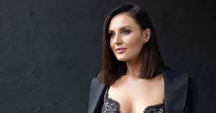 Завдяки своїм здібностям та підтримці глядачів вона стала учасницею десятого сезону телепроекту шанс і. Mila Nitich V Kupalniku Foto Glamur Tch Ua