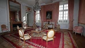 Le Chateau De La Marquise De Pompadour Va Etre Brade En 2020 Marquise De Pompadour Pompadour Chateau