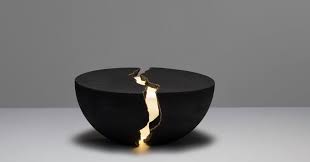 Banyak pemula yang membaca tarot hanya berpatokan pada arti awal kartu tarot sesuai buku panduan, namun lupa menggunakan intuisi mereka untuk menyambungkan awal dan akhir arti cerita dari kartu tarot yang muncul, dan merangkainya menjadi sebuah kisah cerita untuk lebih menjadikan tarot tersebut menjadi readingan yang personal atau pribadi. Art