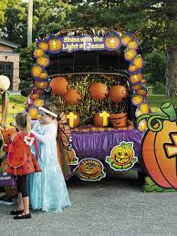 Over 100+ trunk or treat ideas for your car, including harry potter, superheroes, disney themed and more! 30 Trunk Or Treat Decorating Ideas Fun365