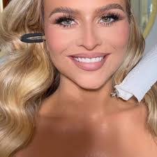 Amy Ellzey's Instagram, Twitter & Facebook