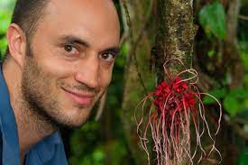 Elle est devenue célèbre en raison de ses rôles dans les telenovelas brésiliennes telles que le clone et secrets de famille produites par rede globo  1  ,  2 . A Passion For The Diversity Of Species Science Faculty Magazine