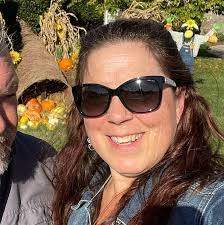 Nanette Tuttle's Instagram, Twitter & Facebook