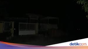 Electricity power electrical electrician electrocution. Listrik Padam Imbas Angin Kencang Bojonegoro Bak Kota Mati