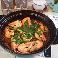 Used a box of rice stir fry noodles (intended for pad thai) and followed box directions to cook by adding to a pot of boiling water, remove from heat and let sit 10 minutes, then drain and rinse with cool water. Super Yummy Recipe Thai Style Claypot Glass Noodles W Prawns æ³°å¼å†¬ç²‰è™¾ Spice N Pans