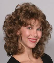 WOMEN MEDIUM SHOULDER LENGTH CURLY WAVY LAYERED SHAG STYLE WIG W/ BANGS  MARLA
