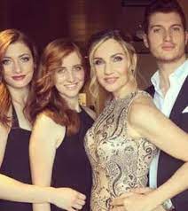 Lorella cuccarini ha 4 figli. 58 Idee Su La Famiglia Di Lorella Cuccairni Nel 2021 Chirurgia Plastica Celebrita Produttori Musicali Tagli Capelli Anticonformisti