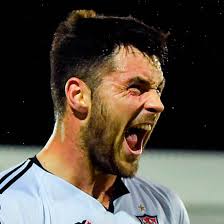 Dundalk survive late drama as Oriel Park crowd toast champions-in-waiting