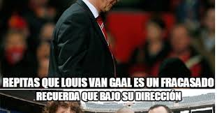 Louis van gaal, entonces entrenador del fc barcelona, en una de sus míticas ruedas de prensa. En Defensa De Louis Van Gaal