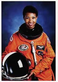 Mae Jemison Was The First Black Female To Go Into Space She Traveled In Space For Eight Days She Worked On Many Exp Black Astronauts Famous Black Great Women