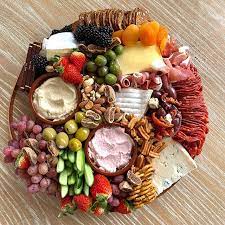 It includes a selection of local or imported cheeses, cold meats, olives, marinated vegetables, dips, fresh and dried fruit, nuts, bread, crackers, sweets, desserts and chocolates. Eat Graze Love