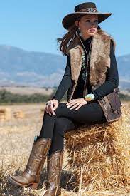 Winter Fashion Feature Cowgirl Magazine Vest Ha Womensfashioncasualcountry Mode Hivernale Mode Country Mode