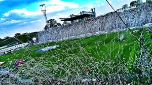 Na drodze szczecinian biała gwiazda. 15 Tysiecy Kibicow 10 Tysiecy Serpentyn I Upragnione Dwa Gole Pogon Wygrala W Dniu Swojego Swieta