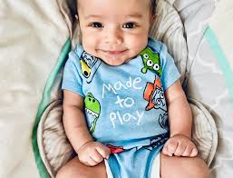 These two are like peas in a pod! ❤️🇺🇸🙌🏻 Our nurse assistant Erica has  the honor of caring for Mr. Charles, a WWII veteran who is 98-years YOUNG!  He's been singing "The