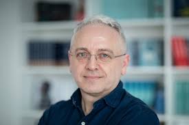 Tŕpli mi pery a ruky, búšilo srdce. Šéf mi povedal, že mu na to pomáha sex.  Tri ženy opisujú život s panickými atakmi — Denník N