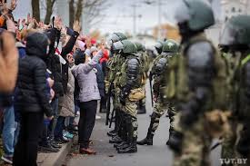 Александр лукашенко назвал случившееся чрезвычайным происшествием. Protesty V Belarusi Siloviki Lukashenko Strelyayut V Minske I Zaderzhivayut Lyudej Foto Video Novosti Ukrainy Mir Liga Net