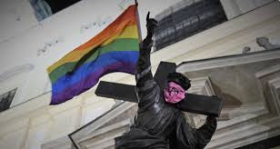 Diese liste versammelt flaggen, die als gemeinsamkeit das skandinavische kreuz aufweisen. Polen Streitet Uber Jesus Mit Regenbogenflagge