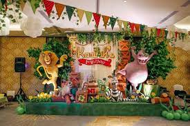 Madagascar jungle first birthday party | love every detail. Madagascar Birthday Party Ideas Photo 13 Of 33 Safari Theme Party Madagascar Party Jungle Theme Birthday