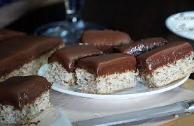 Valoarea energetică a unui kg de miez de nucă este echivalentă cu: EtichetÄ Nuci Retete Culinare Cu Laura Sava