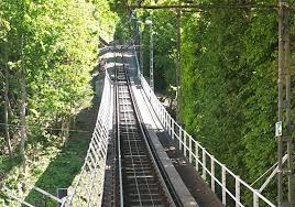 Der sessel, der vom hersteller von roll stammenden, und 1950 eröffneten seilbahn, gehört dem verein stuttgarter historische straßenbahnen e.v. Die Stuttgarter Seilbahn Ein Historisches Transportmittel