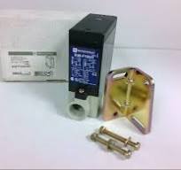 SCHNEIDER ELECTRIC XUE-F10031H7