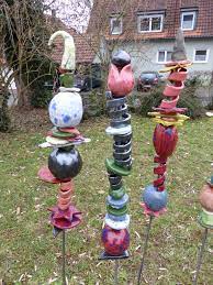 · zweige, blätter oder andere materialien, die sich für abdrücke eignen. Topfern Gartenstelen Fachlehrerblog