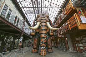 Franţa arhitectura city peisaj cer urban elefant castelul bretania nantes. Nantes Der Elefant Transglobal Pan Party