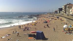 4k aereas aéreo aerial shot ar arejar exibir ventilar ártico cinza freixo praia prais atro preta areia preta penhasco anuviar enevoar nuvem turvar costa coster coastline constipação frio gripa gripe resfriado. Praia Da Foz Www Visitportugal Com