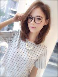 髪型 ヘアスタイル ミディアム ストレートなら前髪なしがおすすめ 耳かけでイメージアップ getbeauty medium hair styles medium length hair styles hair styles