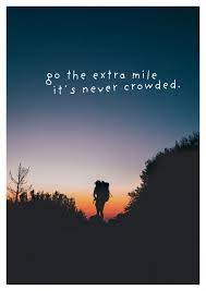 Go The Extra Mile It S Never Crowded Citacoes E Proverbios Enviar Online Cartoes Postais Reais