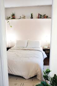 Don T Have A Headboard Check Out These Super And Simple No Headboard Ideas That You Can Try Today Hom Above Bed Decor Chic Bedroom Design Wall Decor Bedroom