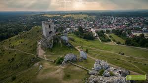 Szlak orlich gniaz (eagle's nests' trail) is a long trail from kraków to częstochowa. Jura Z Drona Zamek Olsztyn Na Szlaku Orlich Gniazd Polska