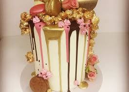 Black And Gold Drip Cake With Flowers Pin By Julie Joseph On Kaelynns 21st Chocolate Drip Cake Chocolate Drip Drip Cakes