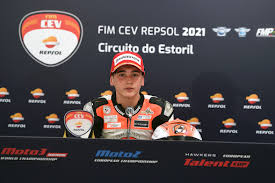 Le dinamiche dell'incidente la foto dell'incidente in cui ha perso la vita hugo millan (youtube) il pilota classe 2006, in occasione della european talent cup, tentava di uscire illeso dalla pista dopo una scivolata come se ne vedono tante.come troppo spesso accade nel mondo delle due ruote, gli è stato fatale l'arrivo di un altro pilota. Nd Qghnzjw7jem