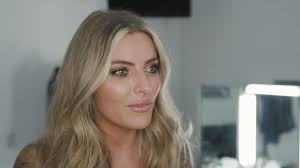 Immerhin könnte man so argumentieren, dass die menschheit die längste zeit keine duschen besessen hat, sich aber auch so sauber halten konnte. Sophia Thomalla Sexy Im Fitnessstudio Zittern Dem Terminator Schon Die Knie