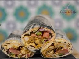 Starting at the bottom, carefully fold the bottom of the pita bread over the top of the meat and other toppings. Sandwich Shawarma De Poulet Chawarma Youtube